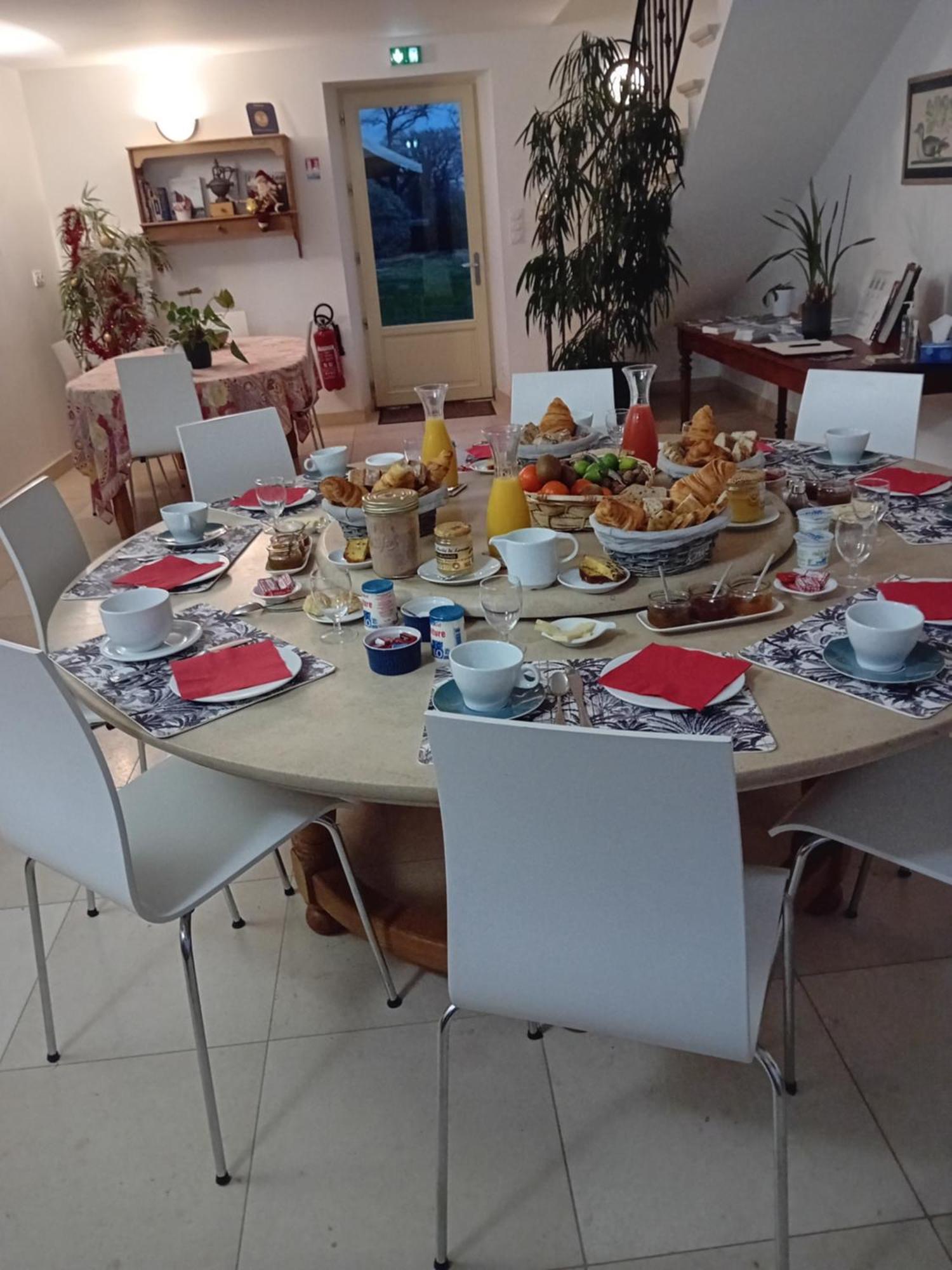 Domaine De Kerbillec Bed & Breakfast Theix ภายนอก รูปภาพ